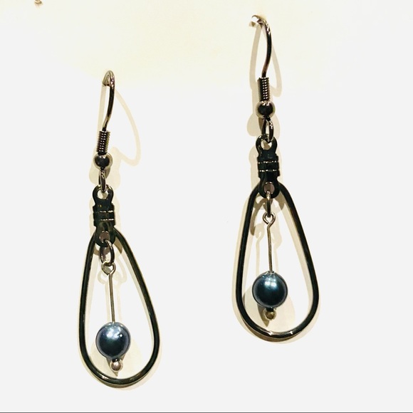 Fresh Water Pearl Teardrop Earrings - Picture 3 of 4